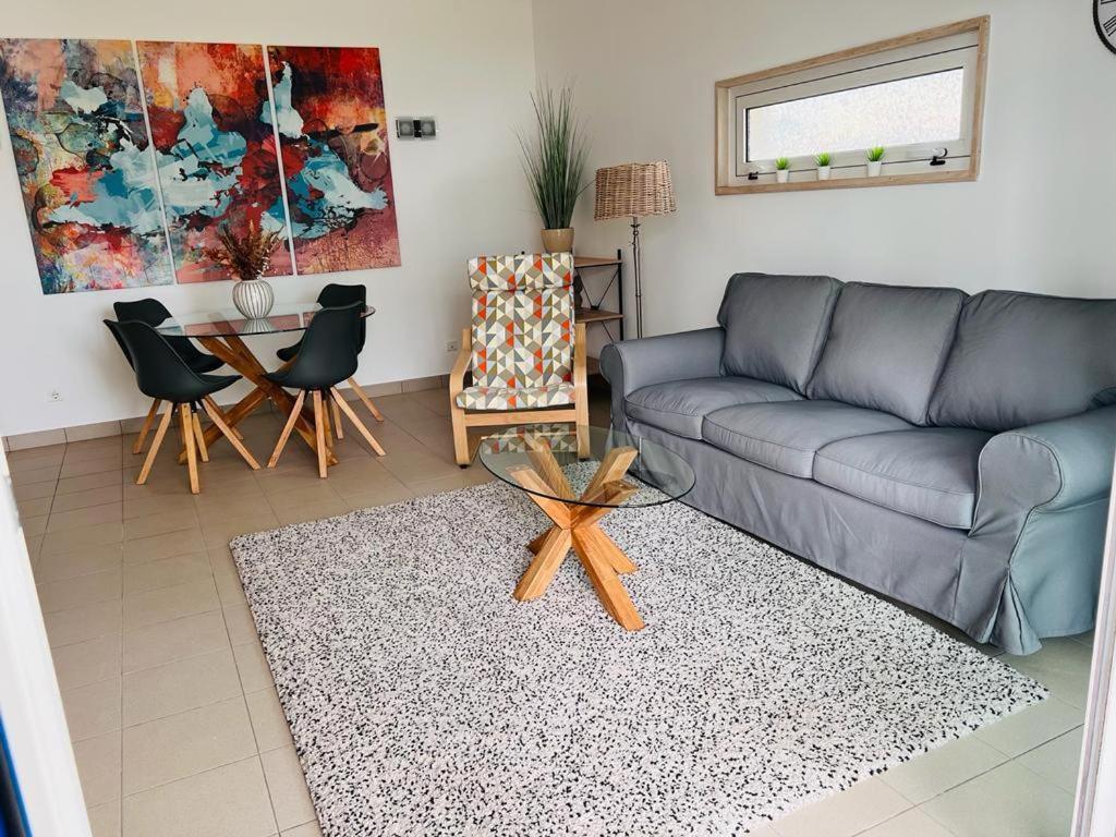 Angies Marina Apartment, Includes 2 Free Passes For The Marina Pool ลากอส ภายนอก รูปภาพ