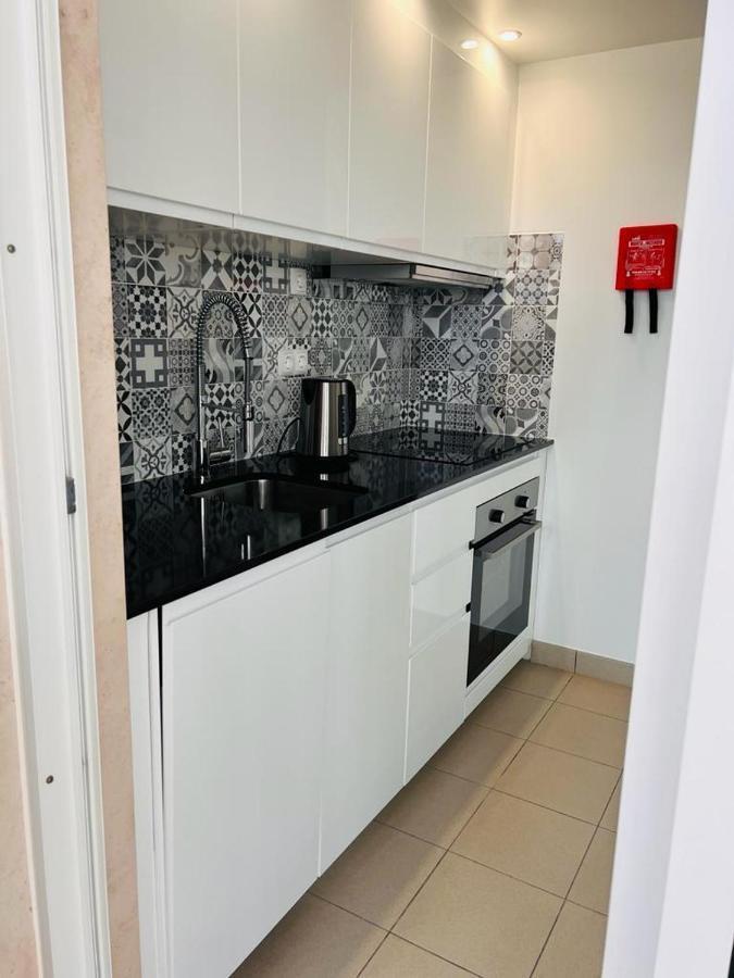 Angies Marina Apartment, Includes 2 Free Passes For The Marina Pool ลากอส ภายนอก รูปภาพ