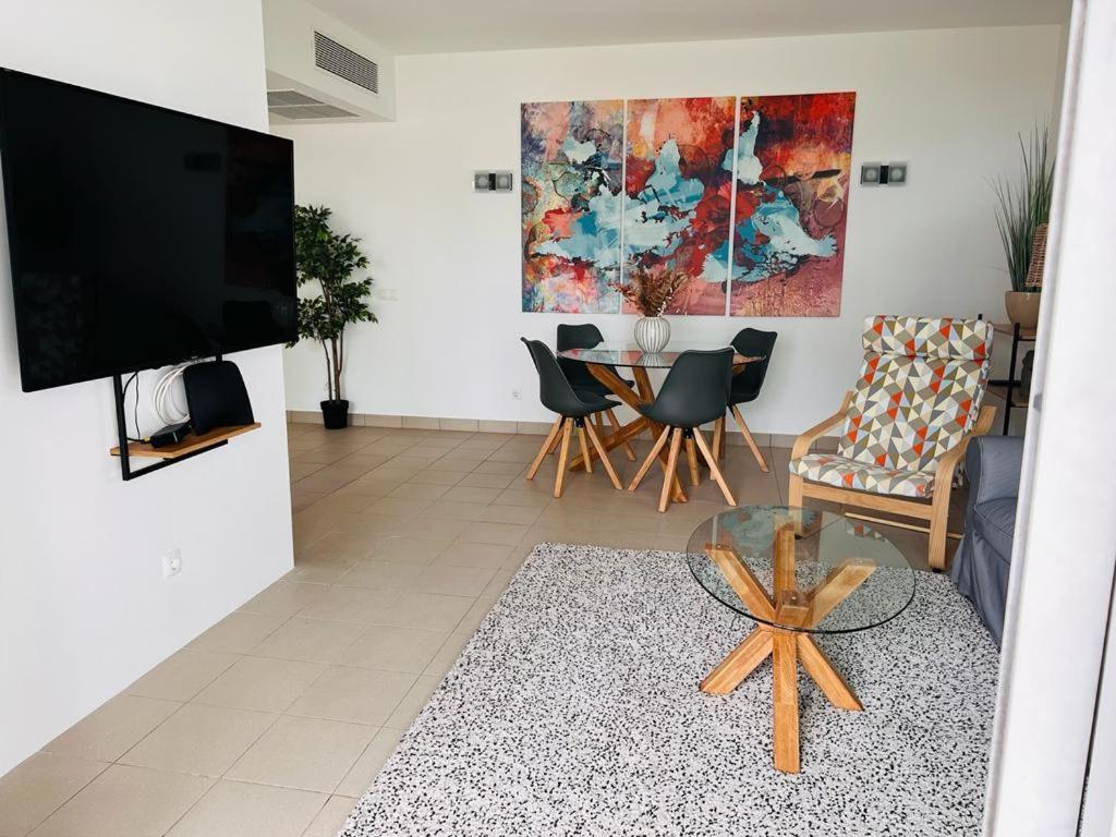 Angies Marina Apartment, Includes 2 Free Passes For The Marina Pool ลากอส ภายนอก รูปภาพ
