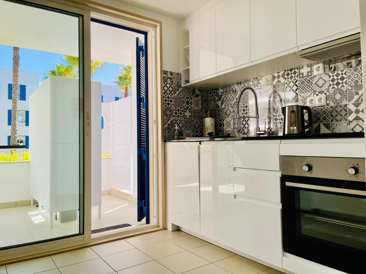 Angies Marina Apartment, Includes 2 Free Passes For The Marina Pool ลากอส ภายนอก รูปภาพ