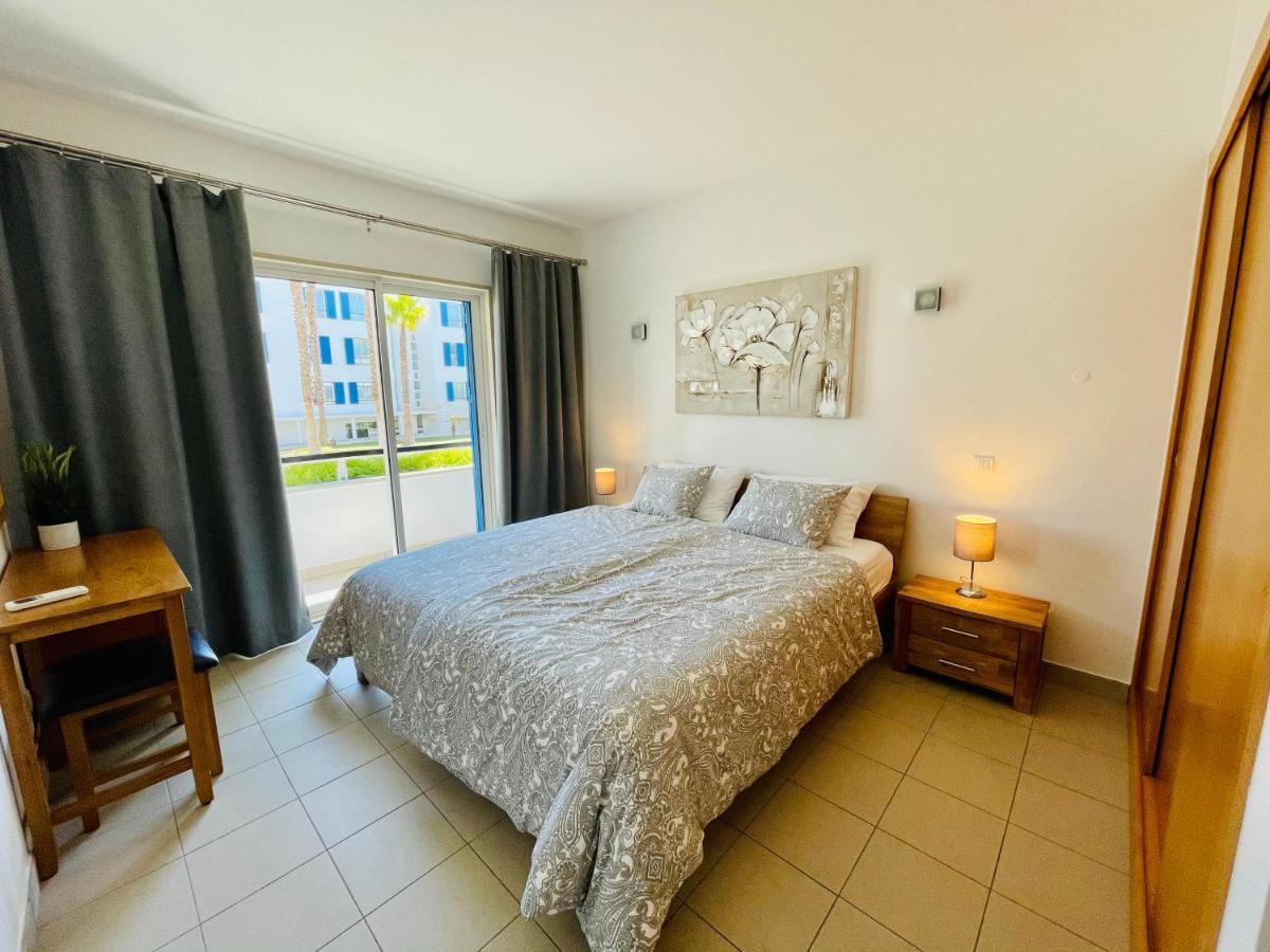 Angies Marina Apartment, Includes 2 Free Passes For The Marina Pool ลากอส ภายนอก รูปภาพ