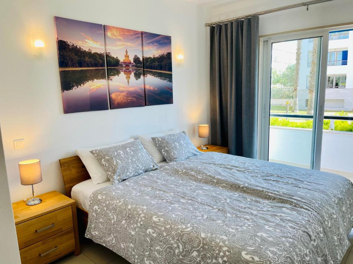 Angies Marina Apartment, Includes 2 Free Passes For The Marina Pool ลากอส ภายนอก รูปภาพ