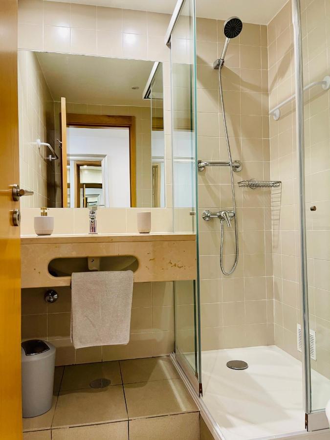 Angies Marina Apartment, Includes 2 Free Passes For The Marina Pool ลากอส ภายนอก รูปภาพ