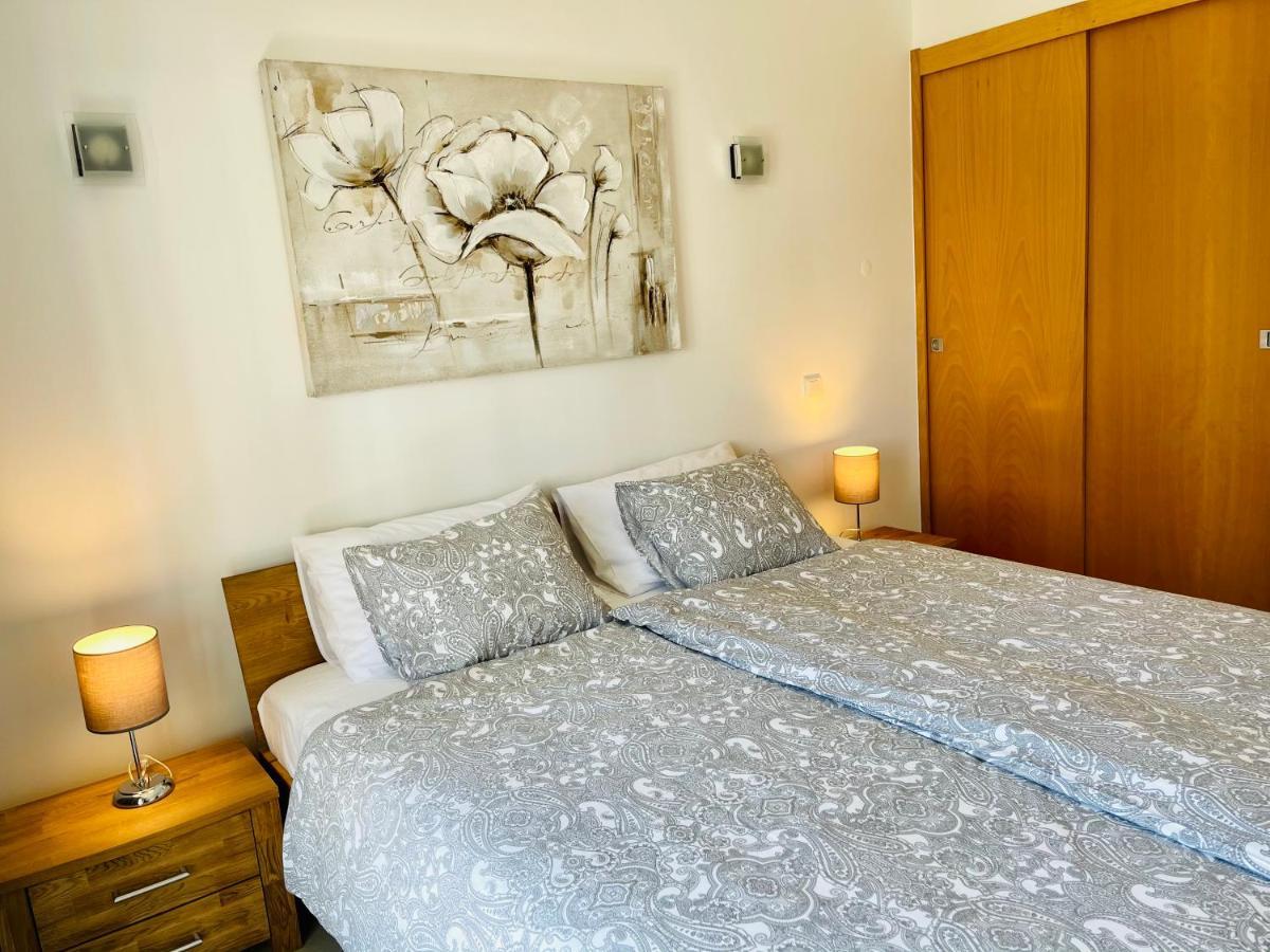 Angies Marina Apartment, Includes 2 Free Passes For The Marina Pool ลากอส ภายนอก รูปภาพ