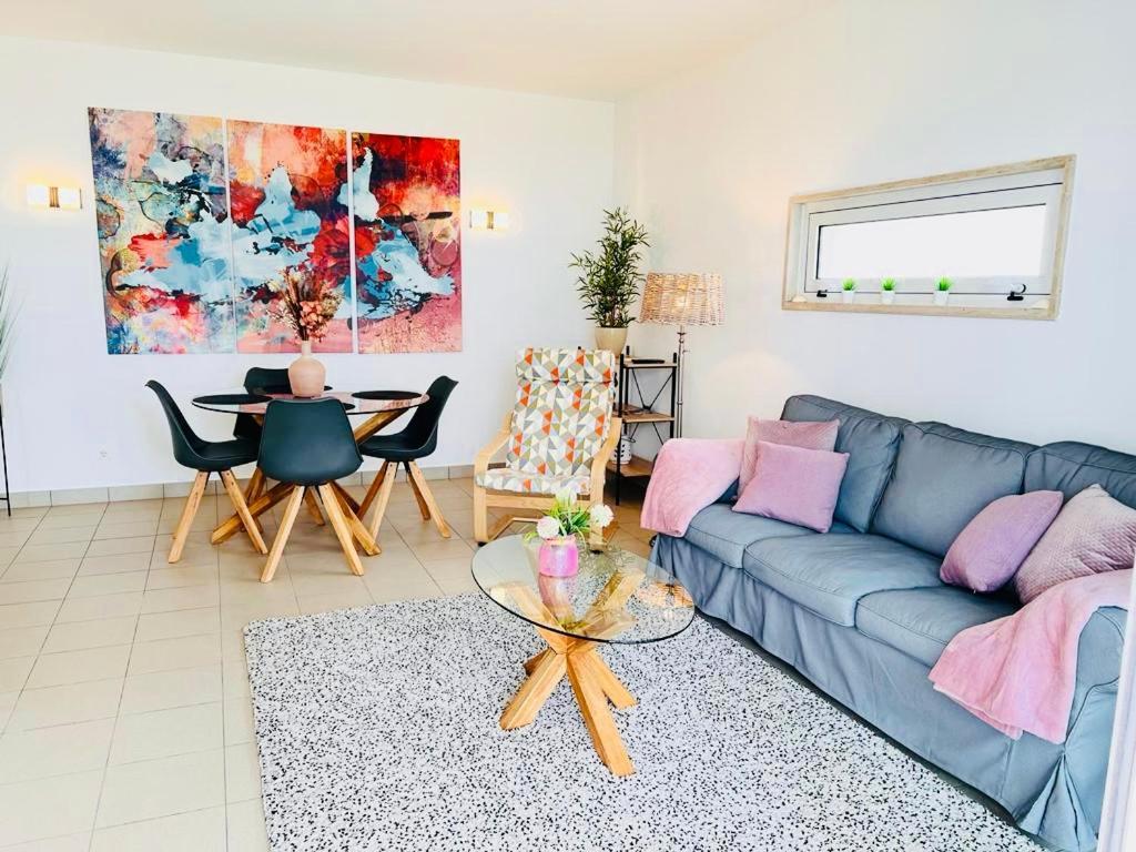 Angies Marina Apartment, Includes 2 Free Passes For The Marina Pool ลากอส ภายนอก รูปภาพ