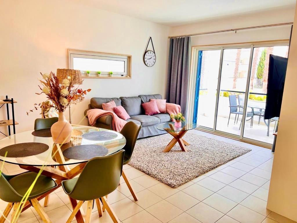 Angies Marina Apartment, Includes 2 Free Passes For The Marina Pool ลากอส ภายนอก รูปภาพ
