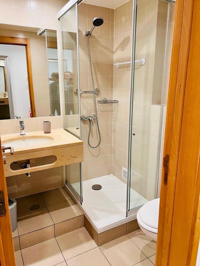 Angies Marina Apartment, Includes 2 Free Passes For The Marina Pool ลากอส ภายนอก รูปภาพ