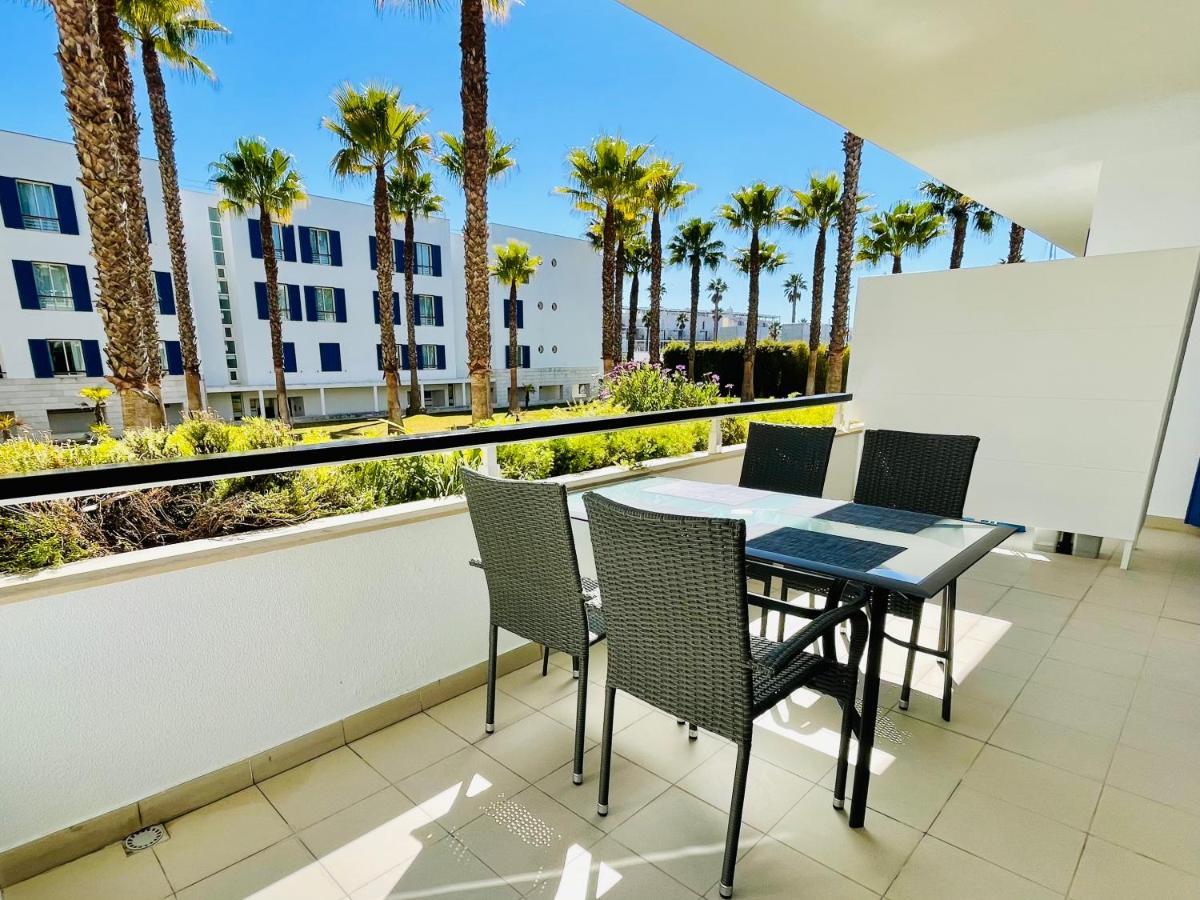 Angies Marina Apartment, Includes 2 Free Passes For The Marina Pool ลากอส ภายนอก รูปภาพ